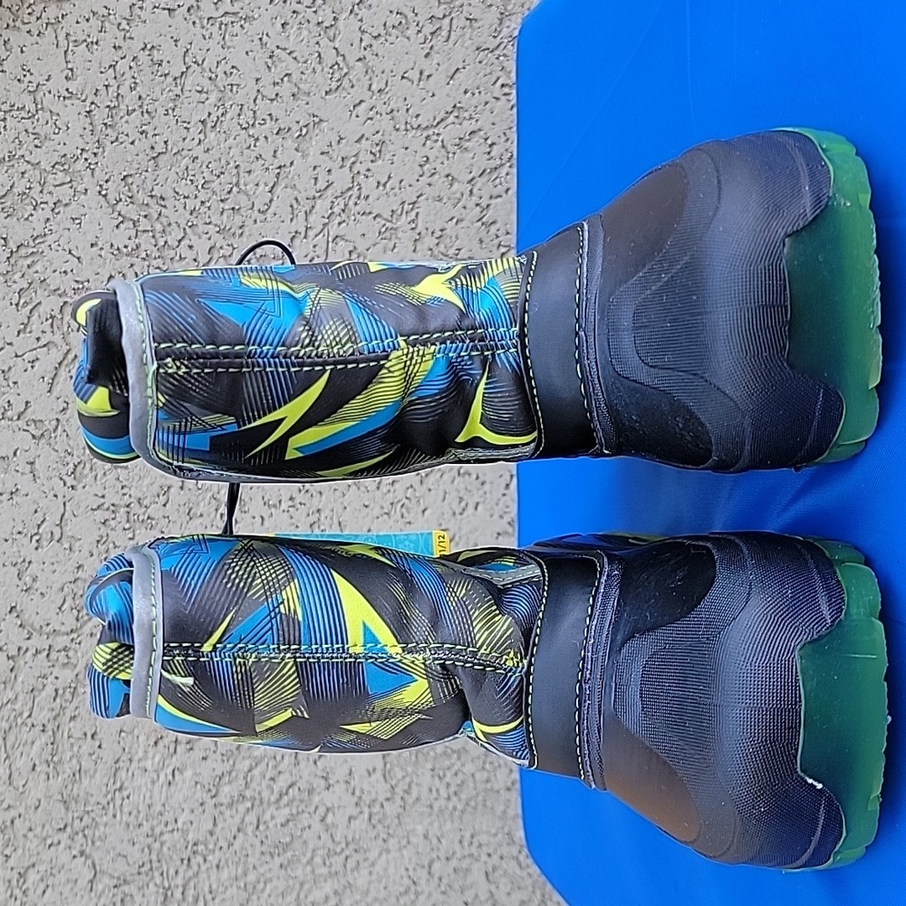 NWT Boys Light Up Snowboots SZ.11/12